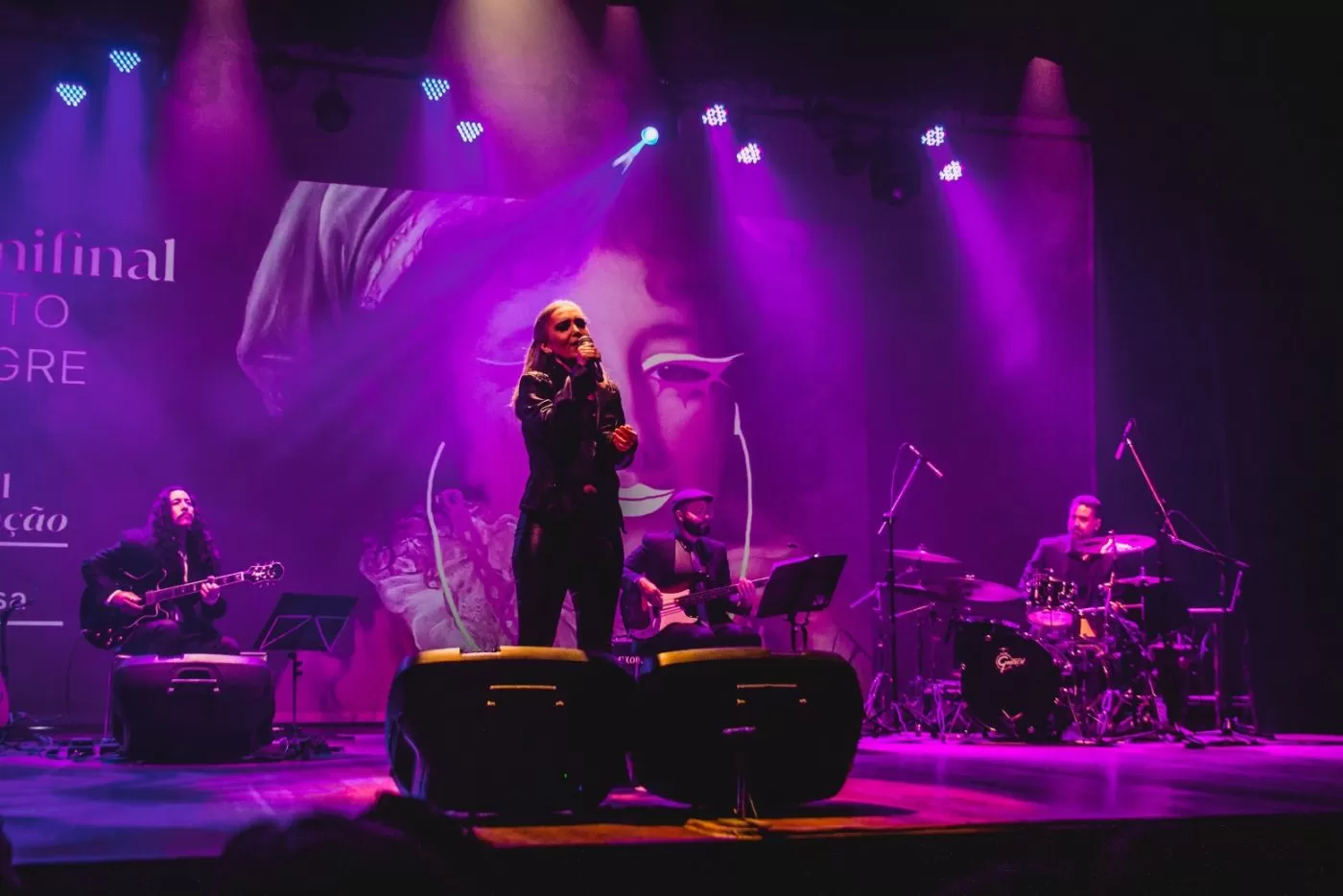 “Corpo-voz da mulher: canto e interpretação na MPB”